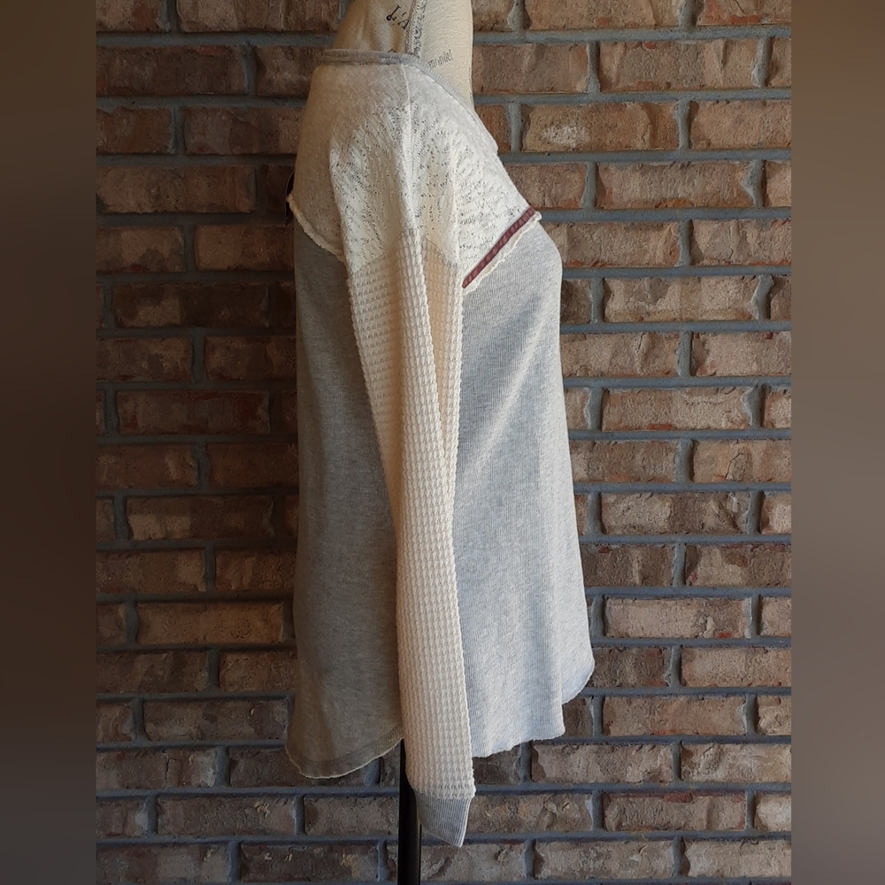 Knox Rose Textured Knit Boho Top in Gray and Cream NWT. - Picture 4 of 9